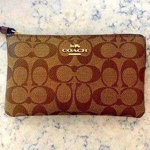 FREE SHIPPING: Coach Wristlet Brand New with Tags!
